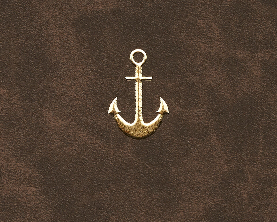 Golden anchor on a brown background for a CEWE photo book.