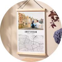 Wonderful wall picture with a map of Amsterdam and a photo of a couple by the water. Perfect for sharing memories.