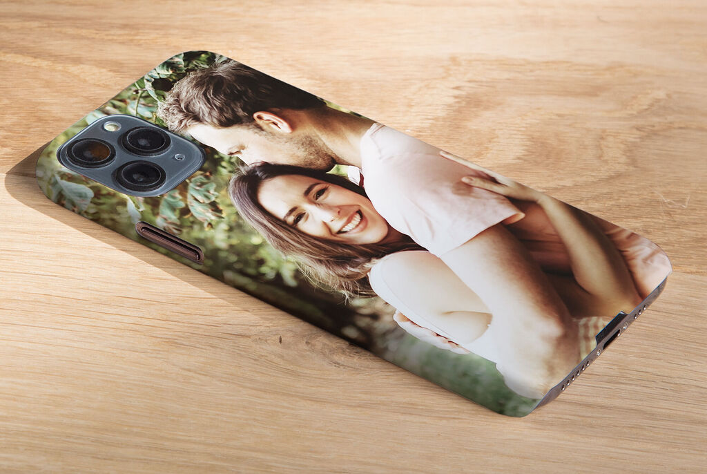 Mobile case with happy couple outdoors