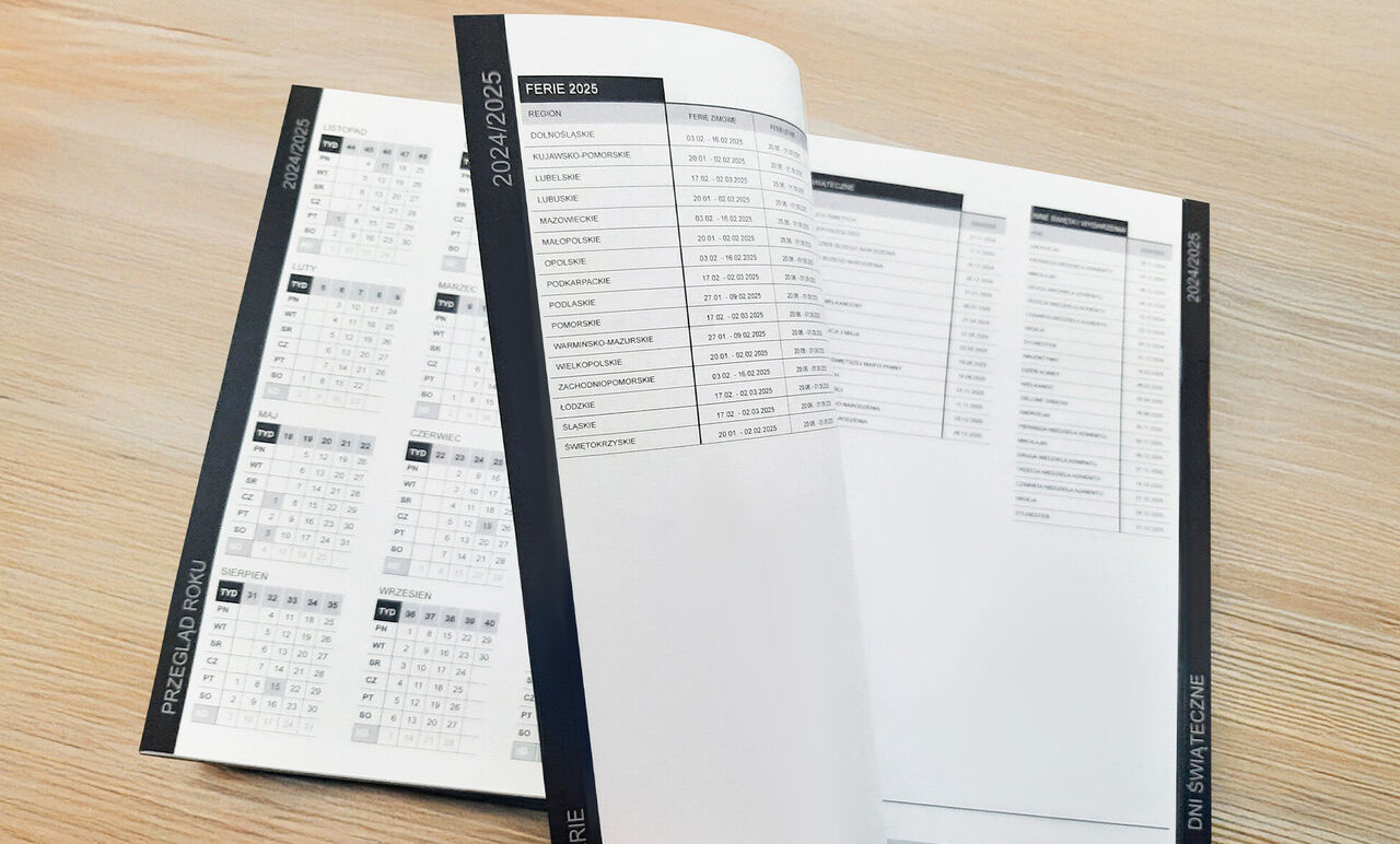 Open calendar model 2022/2023 on a table with clear monthly overviews