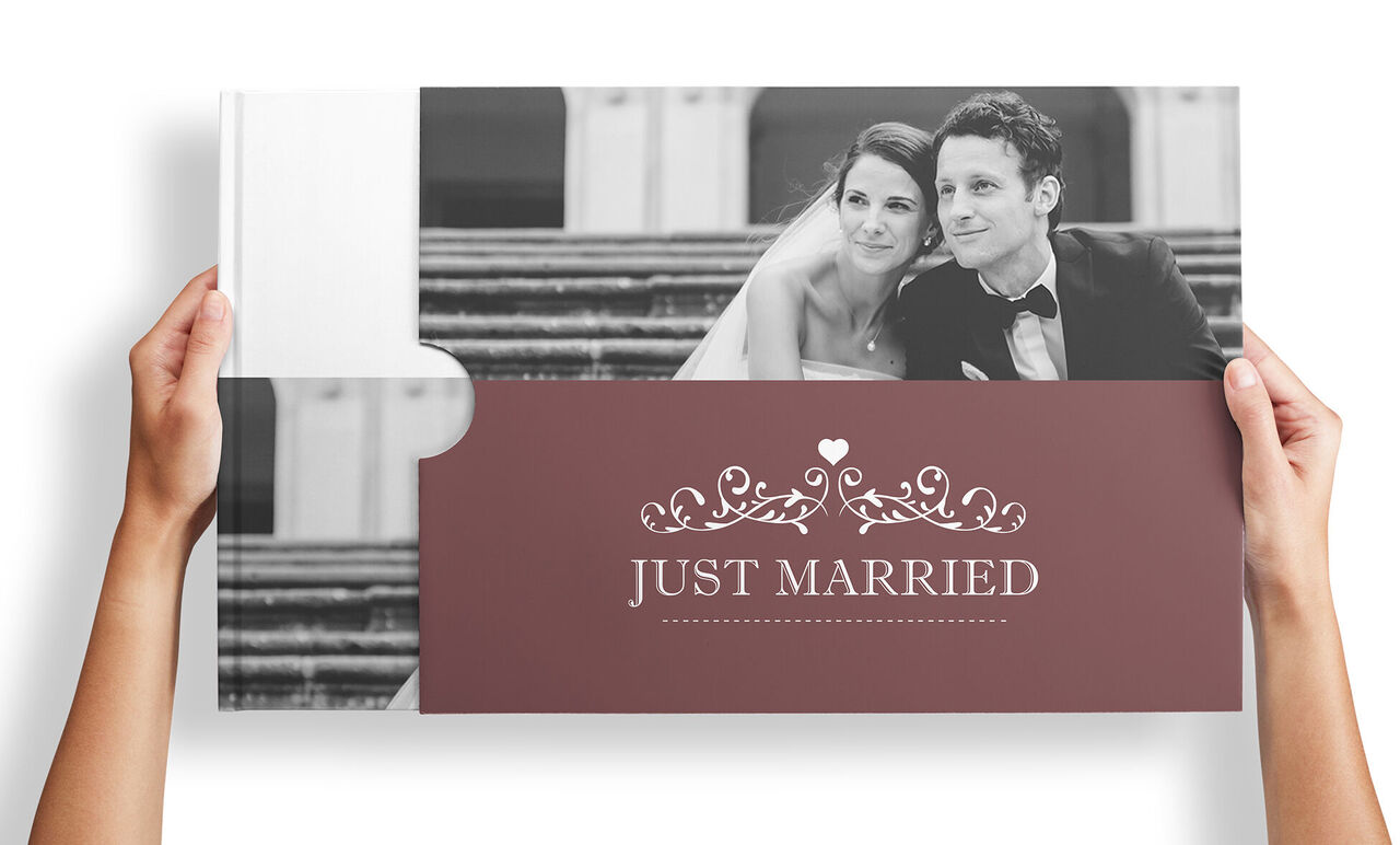 A couple holds a CEWE PHOTOBOOK titled 'Just Married'