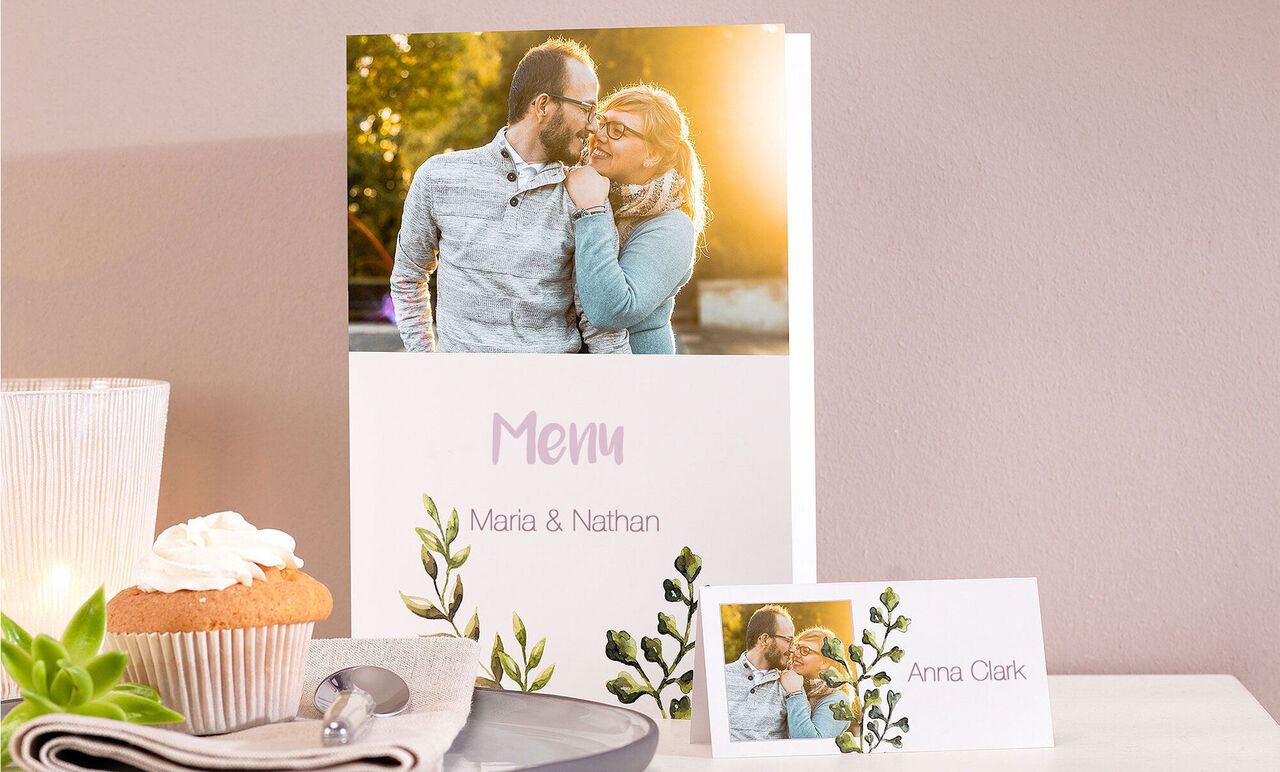 A lovingly designed menu for a wedding with big names and a romantic motif.
