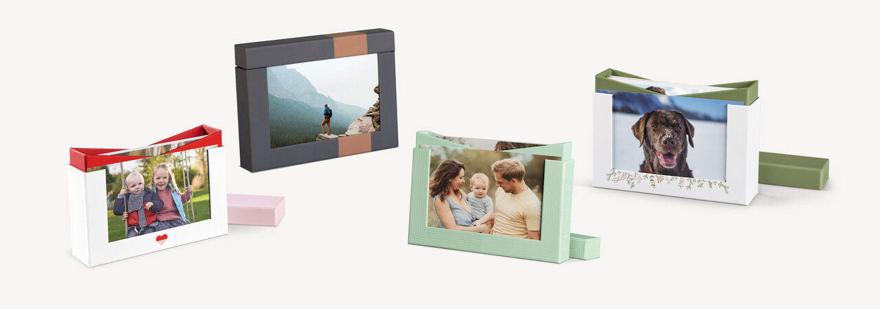 Diverse, lovingly designed photo boxes with pictures of happy moments.
