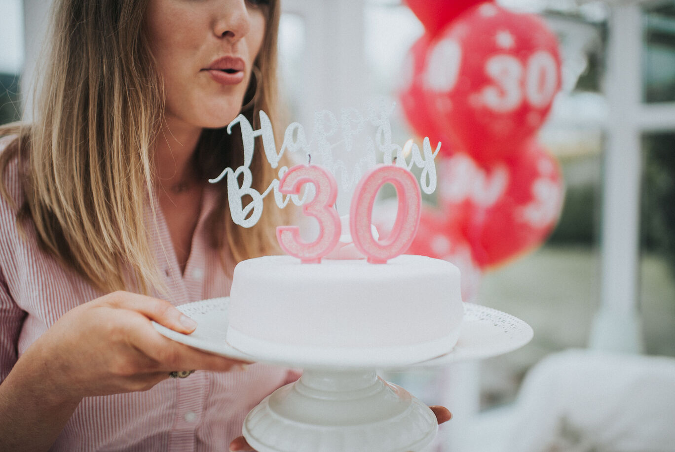 Celebration for the 30th birthday with cake and balloons
