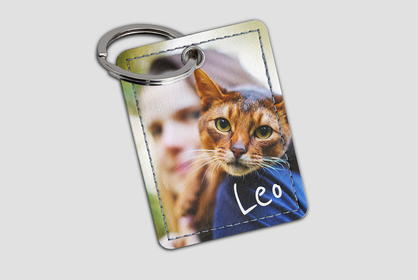 Person with cat on a keychain, name Leo visible