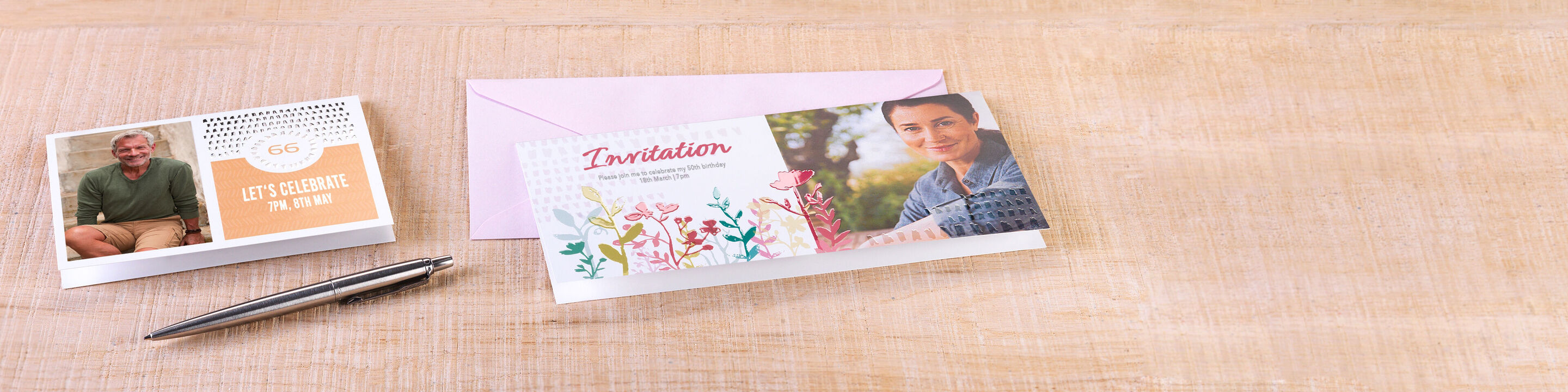 Beautiful CEWE greeting cards with colorful flower motifs and invitation text on a table.