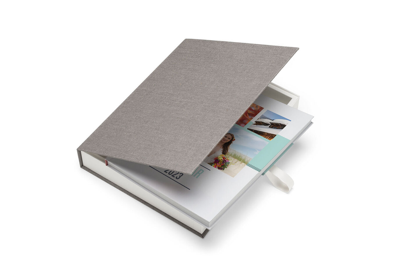 Public photo book with images from vacation memories