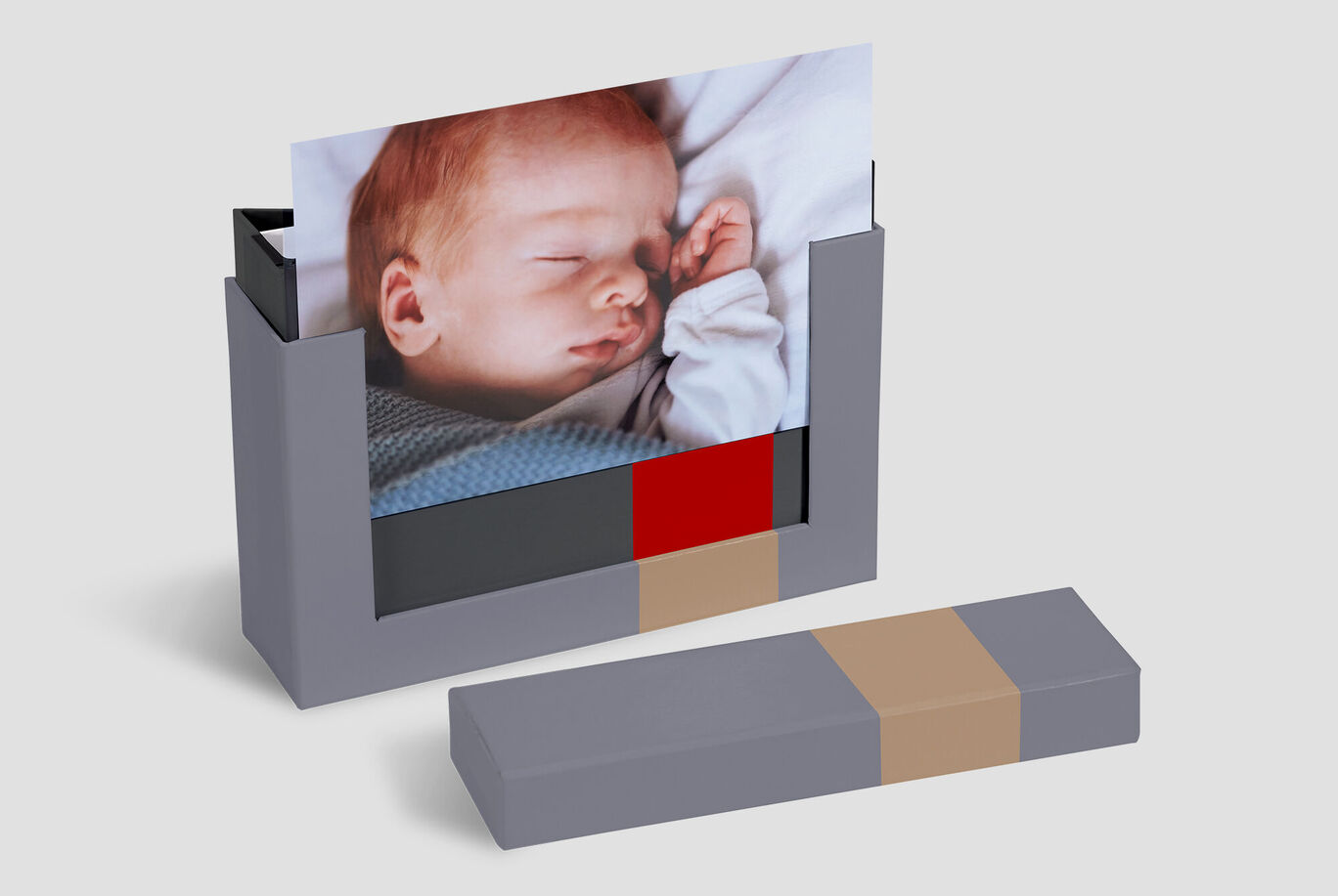 A creative set with photo cards and a special snapshot, lovingly presented.