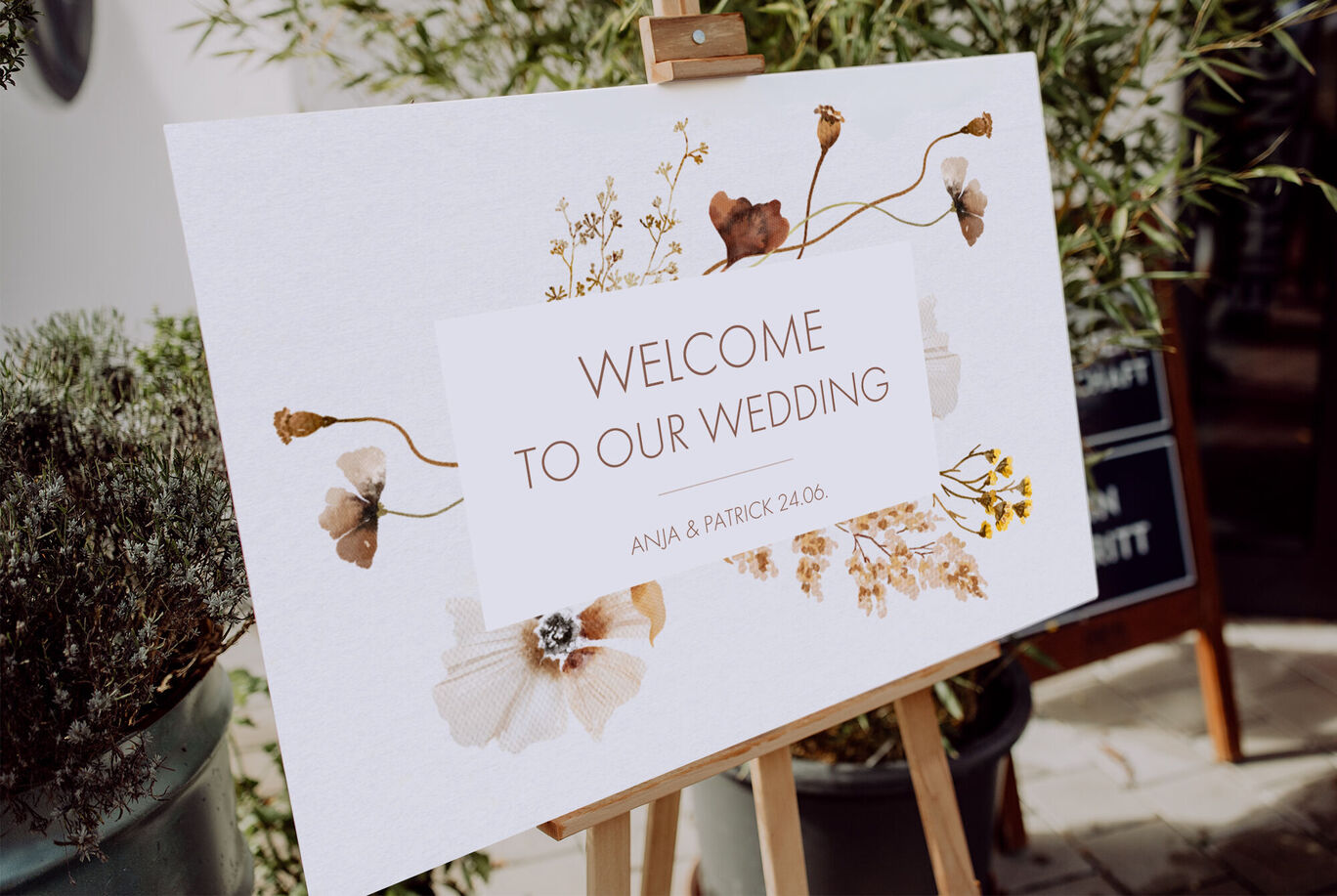 Wedding poster with floral motifs and the text 'Welcome to Our Wedding'.