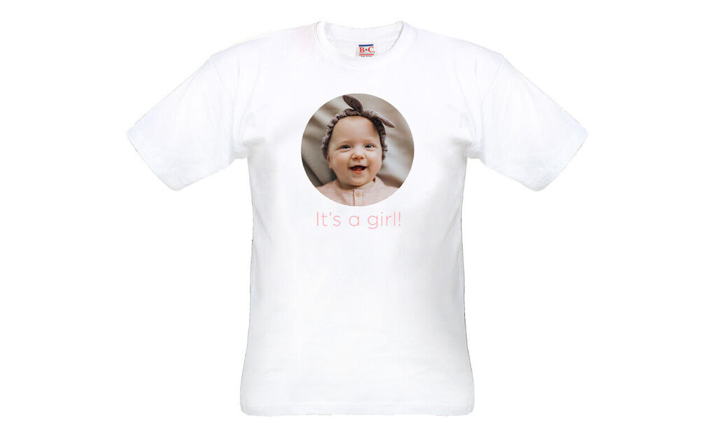 A white T-shirt with a round print that says "It's a girl!" Perfect for special occasions and as a personal gift.