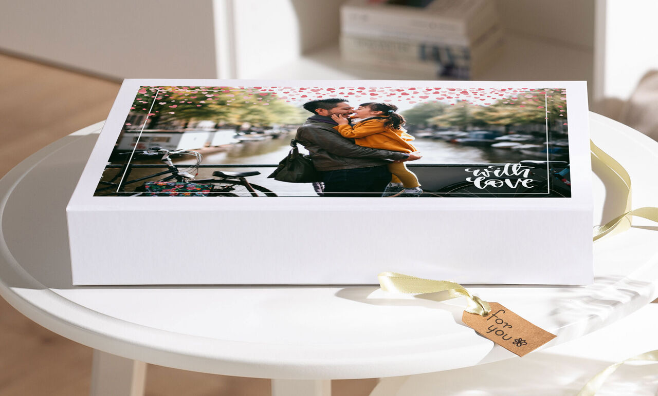Gift box with a romantic image of a couple embracing and kissing.
