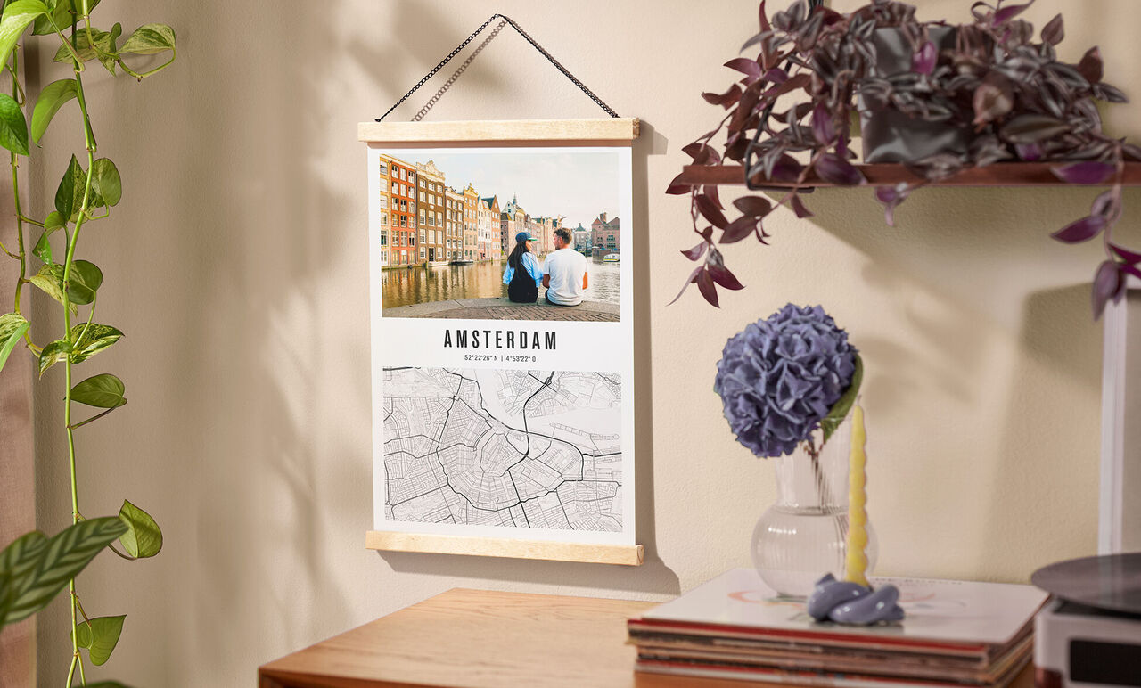 Wonderful wall picture of a couple in front of beautiful Amsterdam canals with a map view.