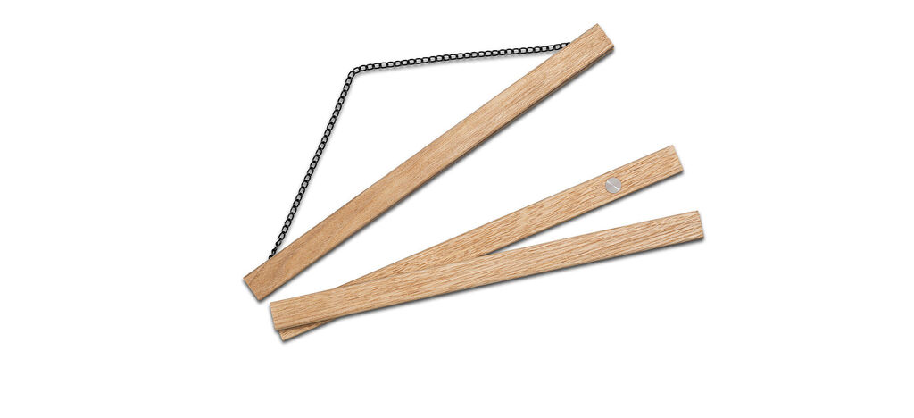 Two wooden slats with a chain lying apart